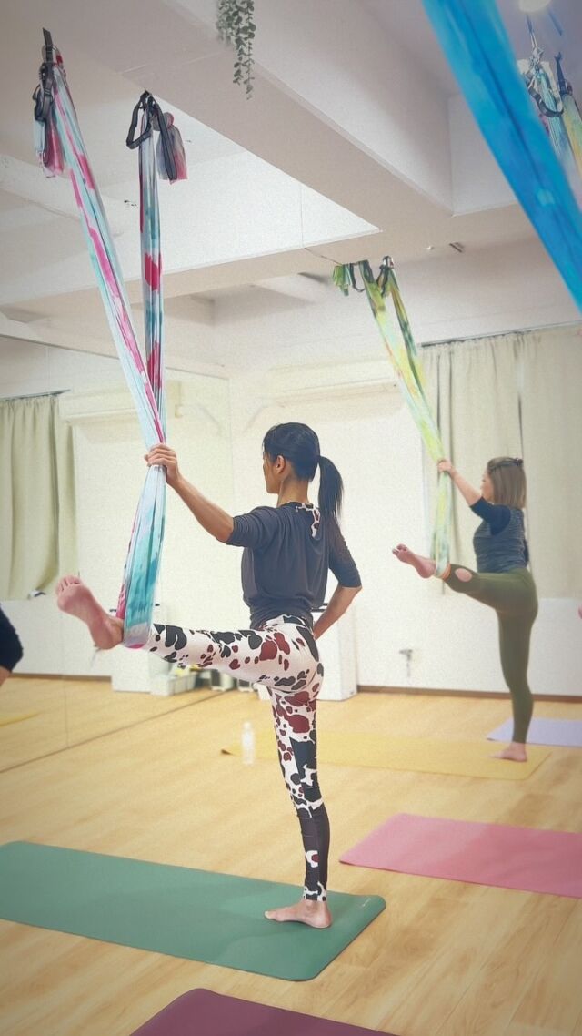 @yogastudio_ramanaで体づくりの参考にしてね！

————————(#^.^#)——————————-
🚃東戸塚駅から徒歩3分
📍 244-0801横浜市戸塚区品濃町543-4 2-b
☎️080-5429-1154
✉️studio@ramana.jp

🕰️エアリアルヨガレッスン
(月)
9:30-上級
11:00-初級
16:00-ローポジション
(木) 
13:00-中級
14:30-上級
(金)
9:30-中級
11:00-初級
16:00-ローポジション
(土)
9:30-中級
11:00-初級
(日)
9:30-上級
11:00-初級

🕰️IZUMIインストラクターレッスン
(月)
13:00-ハタヨガプラスベーシック
14:30-身体調整ヨガ初級
(水)
9:30-ハタヨガプラスビギナー
11:00-からだ調整ヨガ初級

🕰️容子インストラクター
(火)
9:30-体幹リフレッシュフローヨガ上級
11:00-エアリアルヨガ初級
(木)
9:30-リラックス&デトックスヨガ初級
11:00-エアリアルヨガ初級

*お日にちにより変更があります。ホームページにてご確認ください。

#エアリアルヨガ
#ヨガ
#筋トレ
#横浜
#東戸塚
#美容
#ラマナ