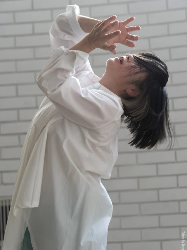 明日から6月ですね！

6/1(日)小梅インストラクターによる

9:30-10:30ボディ筋トレ

11:00-12:00ボディケアストレッチ

小梅インストラクターは
コンテンポラリーダンサーでもあります

ダンサーだからこそ、からだのケアをしっかり行っていますので、解剖学、からだの使い方を学べます

日曜日の特別代行レッスンなのでこの機会にご興味ある方はご参加ください！！

#東戸塚 #戸塚 #ヨガスタジオ #エアリアルヨガ