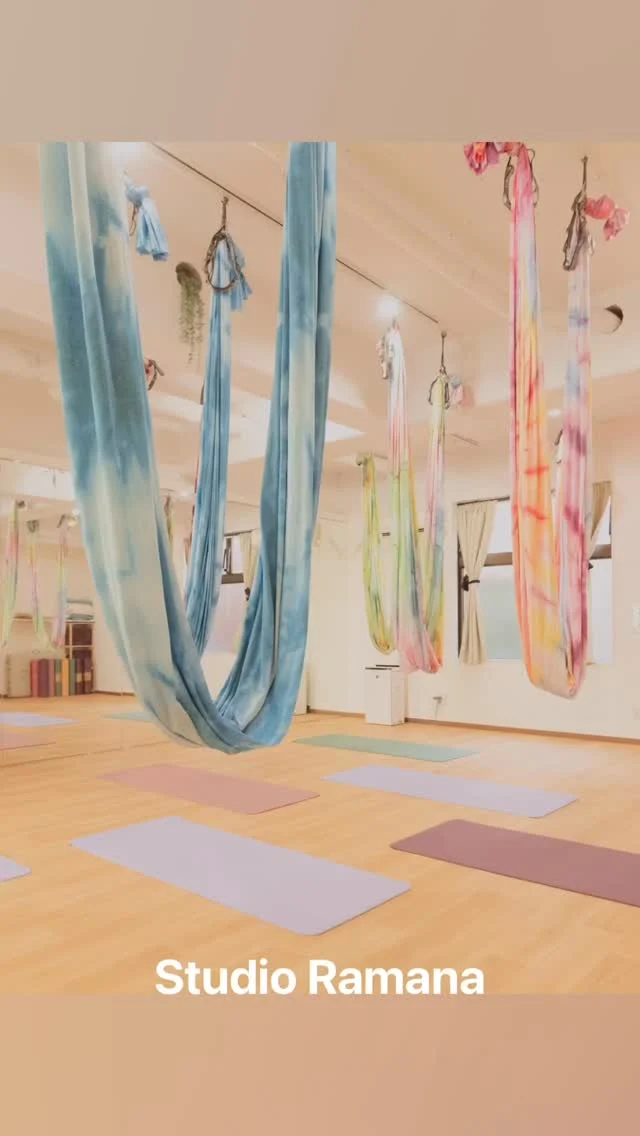 明けましておめでとうございます🎍
2026年もどうぞよろしくお願いします🙇‍♀️
みなさまのご多幸を心よりお祈りします🙏

スタジオラマナは3年目になります！
無事に新しい年を迎えられたことに感謝します🙏
みなさまの健やかなる日々に寄り添えるよう
にさらに尽力していきたいと思います。

🎍1/5(月)からOpenします🎍

🌅2月のスケジュールもできました！
ホームページ🔗はプロフィールにあります

#ヨガ #エアリアルヨガ #戸塚 #東戸塚